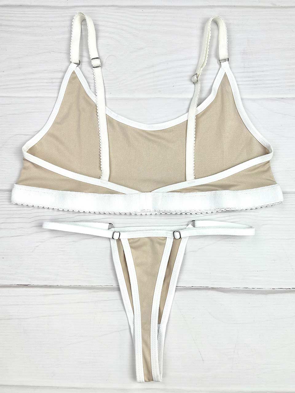 Conjunto basico beige con blanco