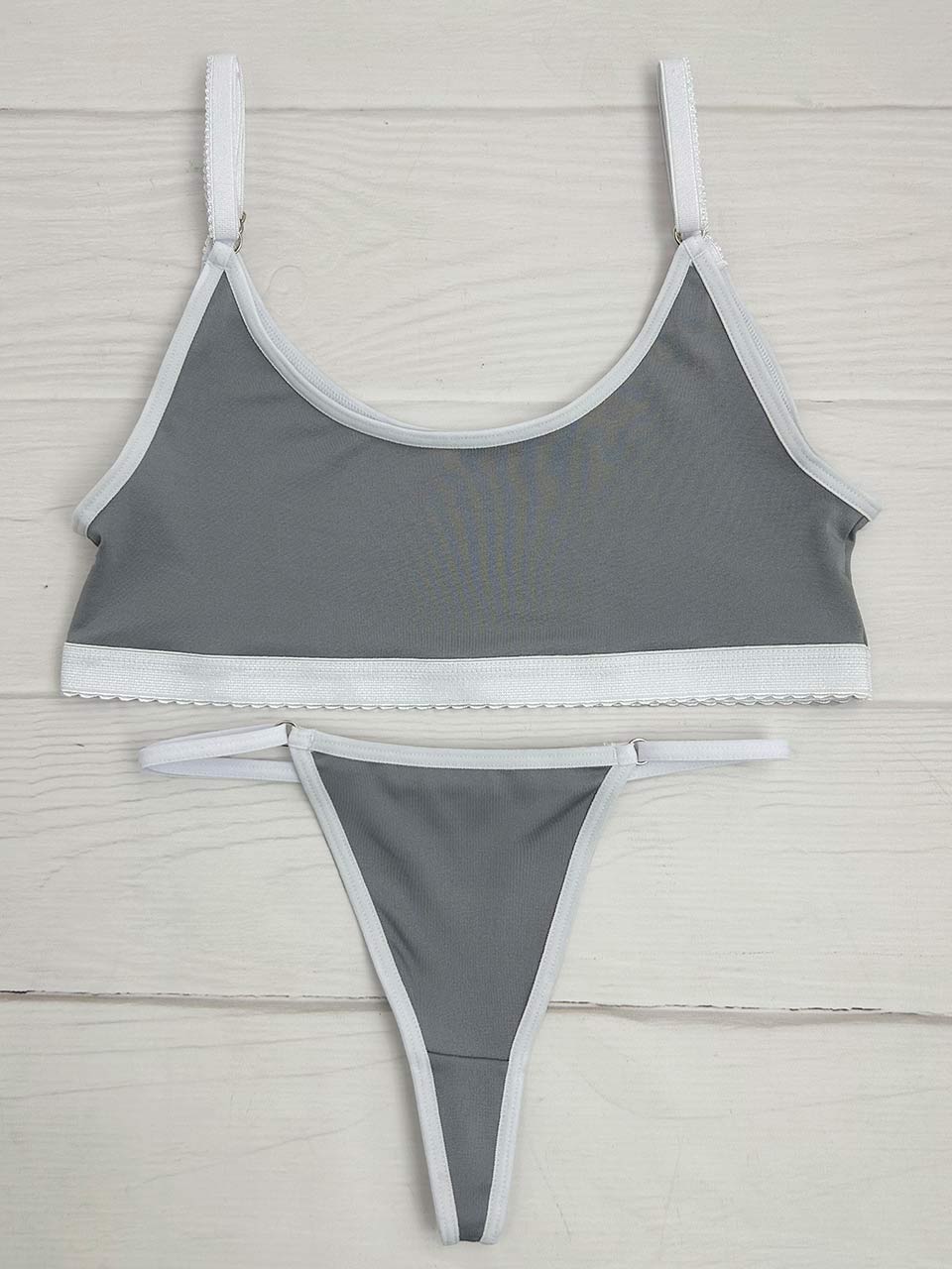 Conjunto basico gris con blanco