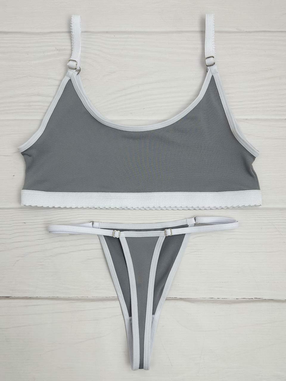 Conjunto basico gris con blanco