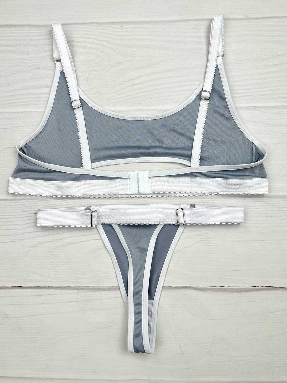 Conjunto deportivo gris con blanco