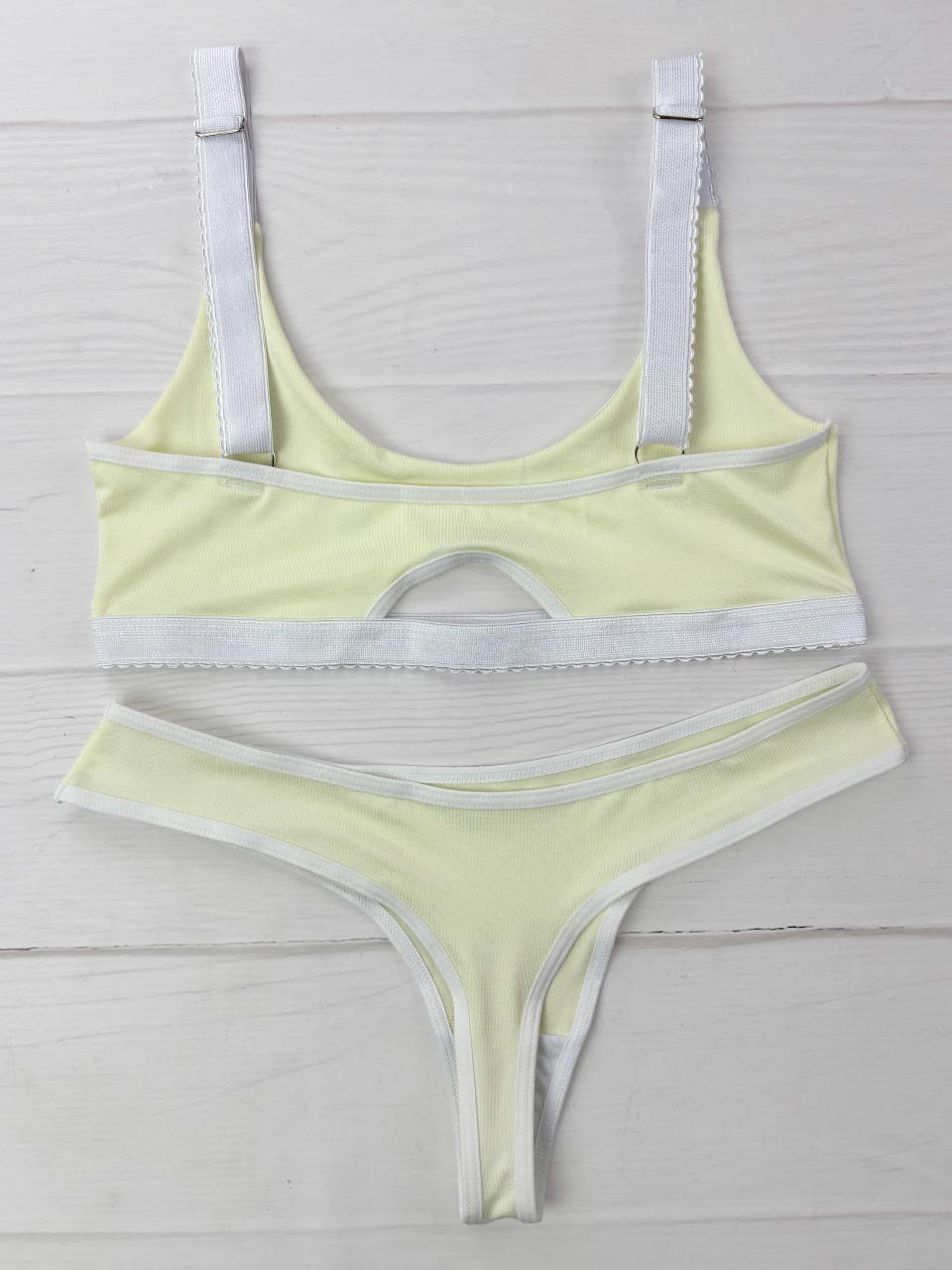 Conjunto esencial amarillo