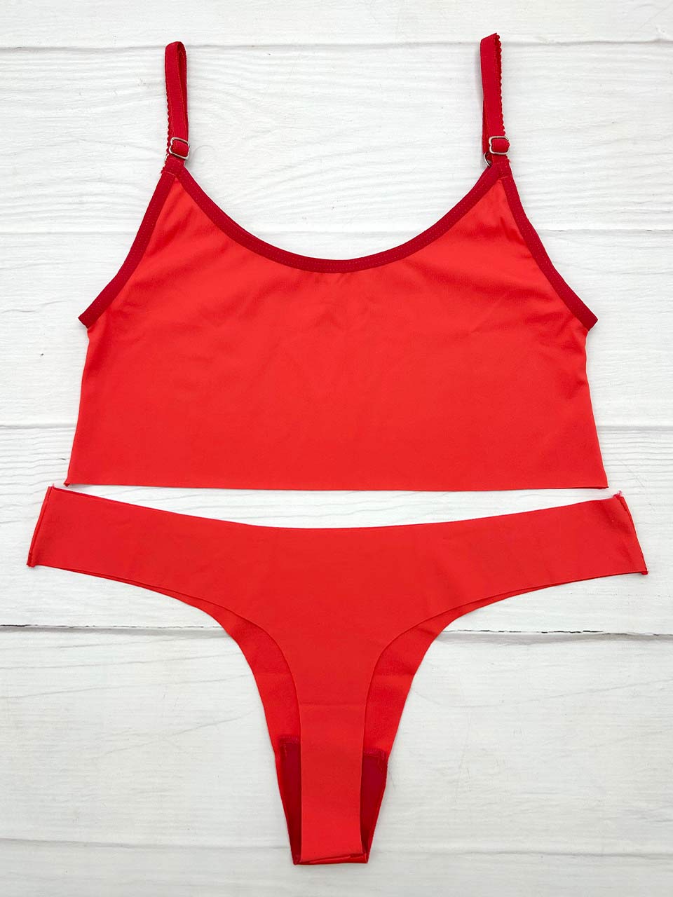 Conjunto invisible rojo