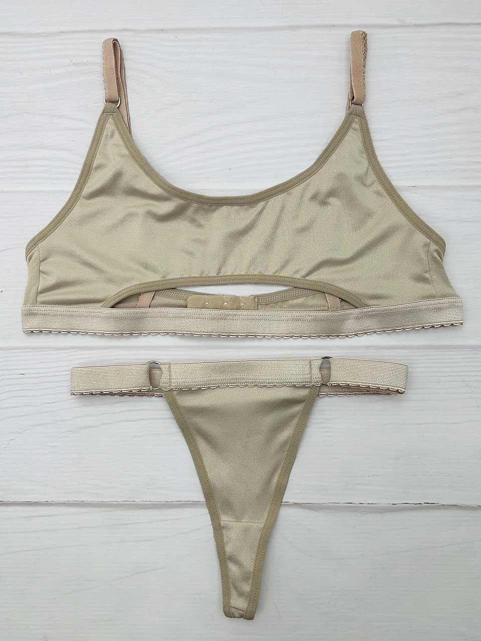 Conjunto deportivo beige