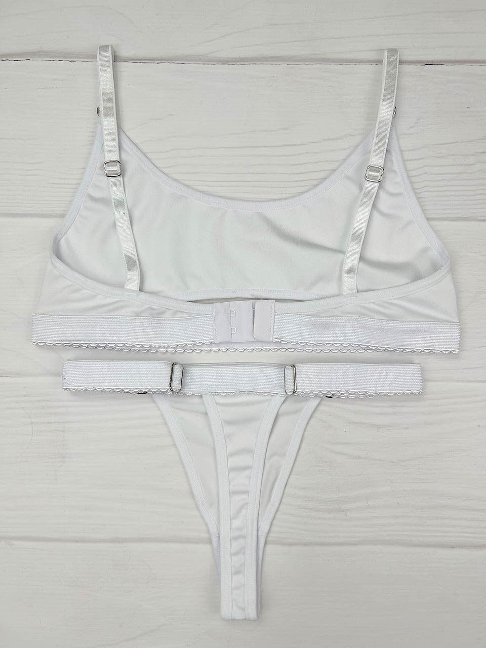 Conjunto deportivo blanco