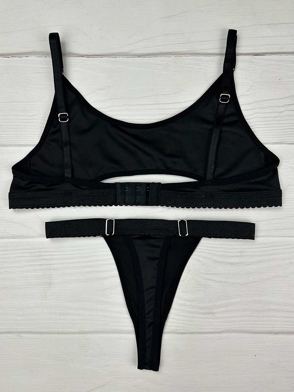 Conjunto deportivo negro