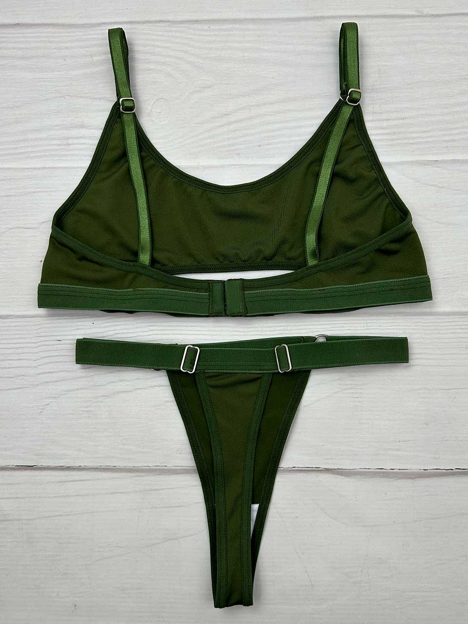Conjunto deportivo verde