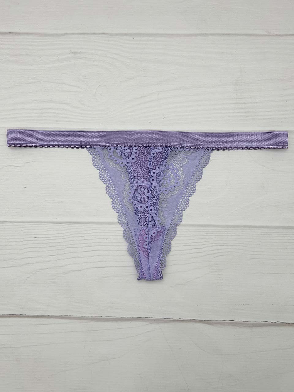 Tanga contorno lila mariposa