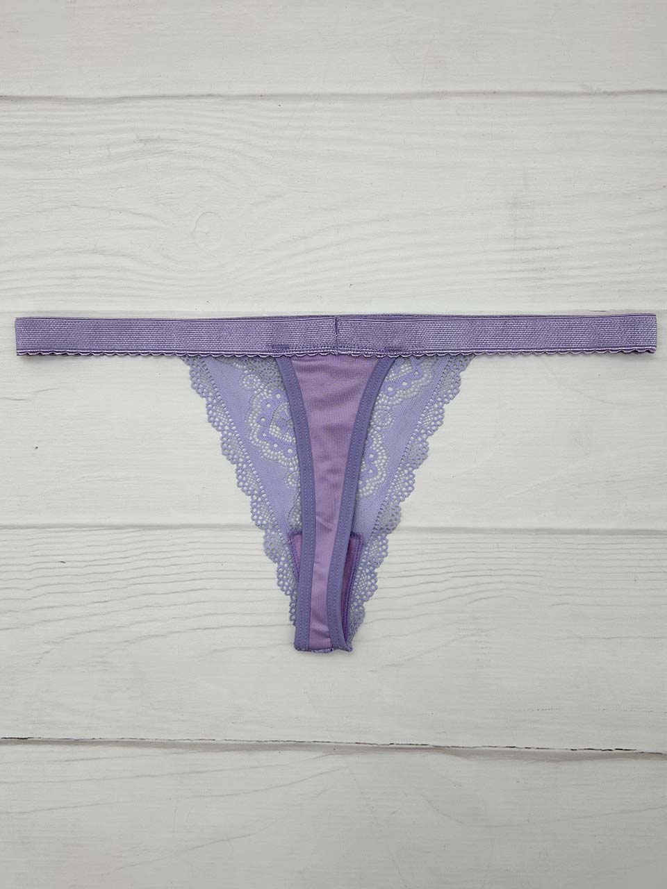 Tanga contorno lila mariposa