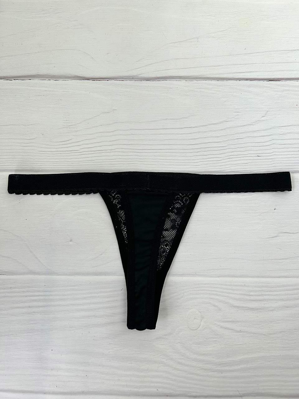 Tanga contorno negra