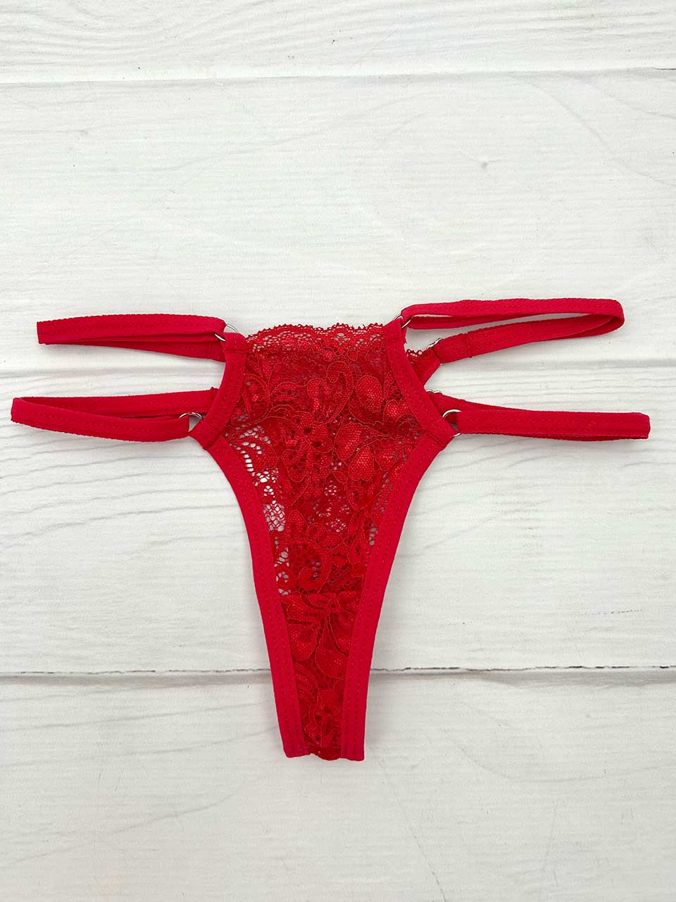 Tanga triangulo rojo