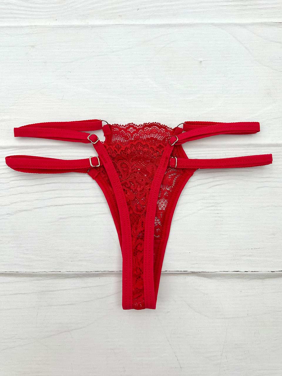 Tanga triangulo rojo