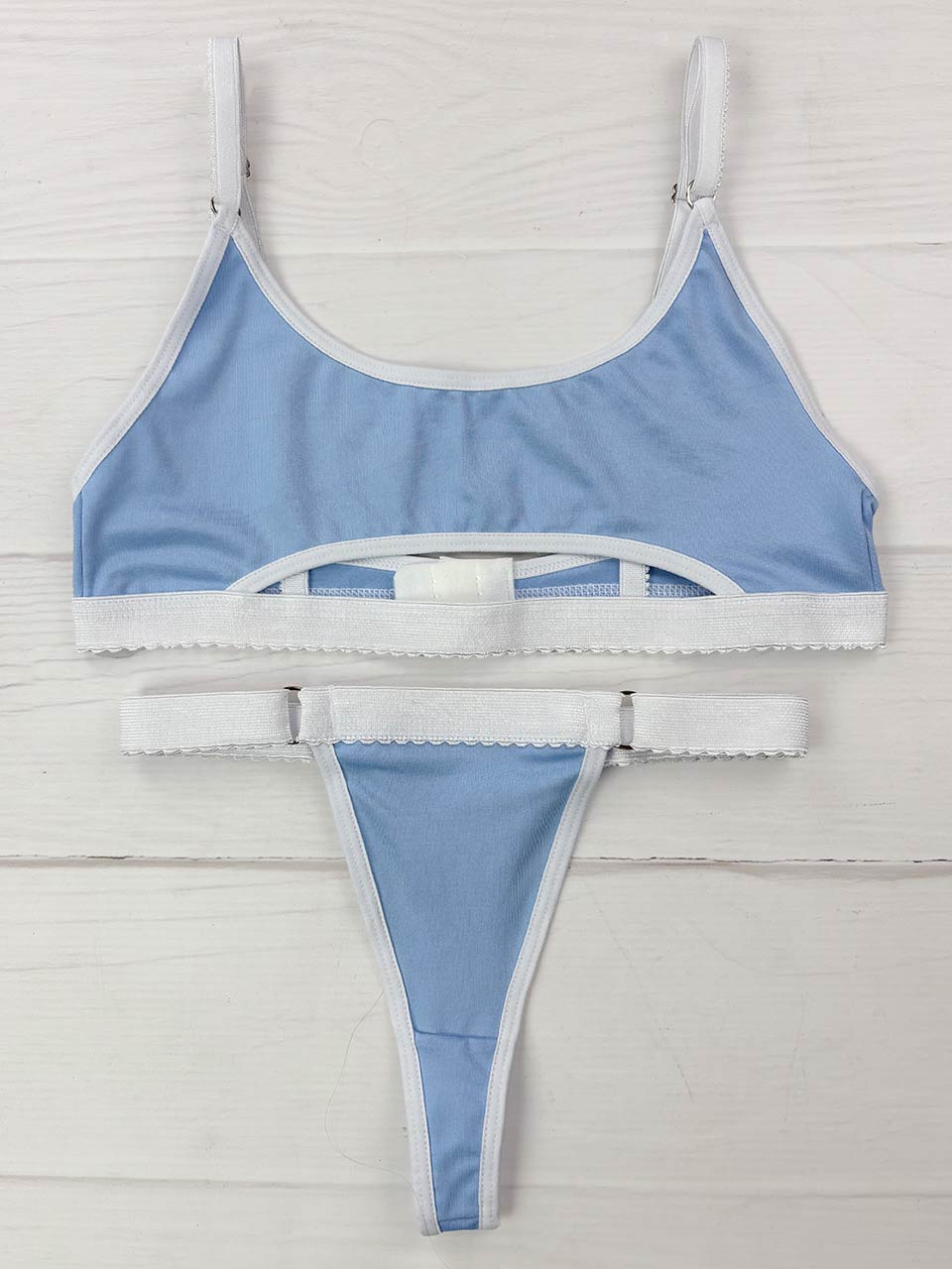 Conjunto deportivo azul