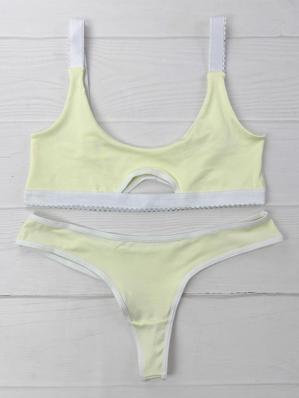 Conjunto esencial amarillo