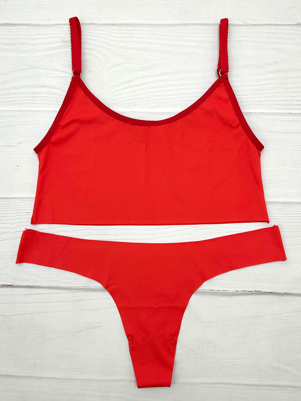 Conjunto invisible rojo